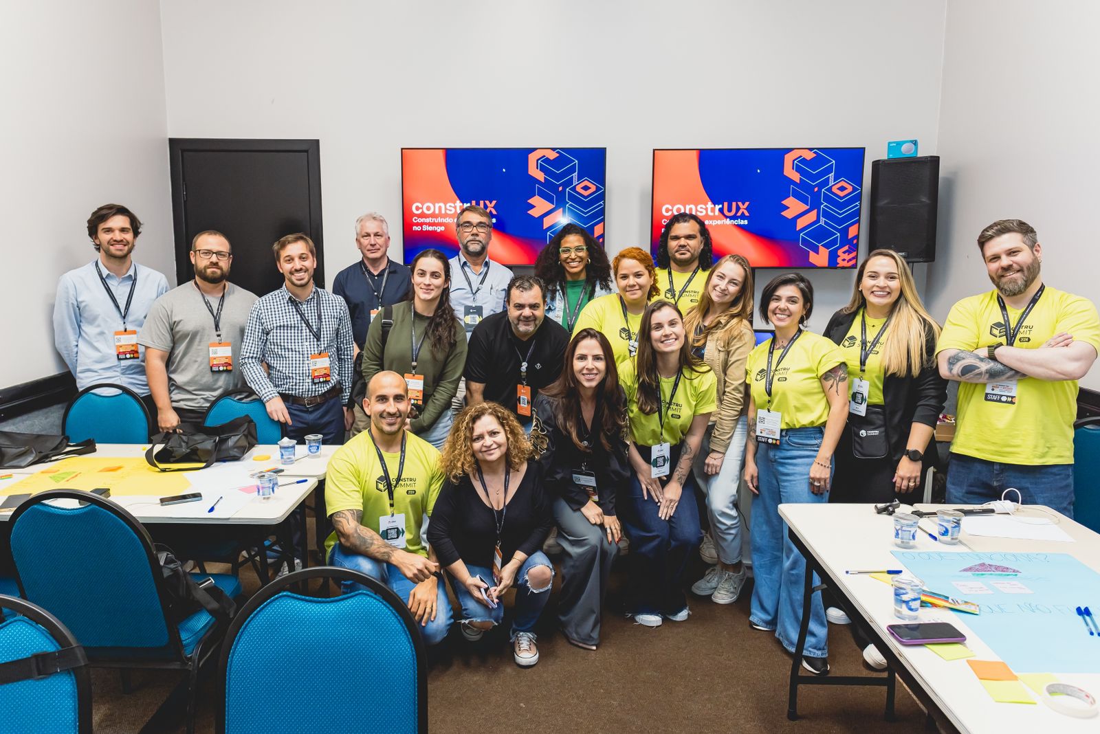 Equipe do ConstrUX reunida após um workshop